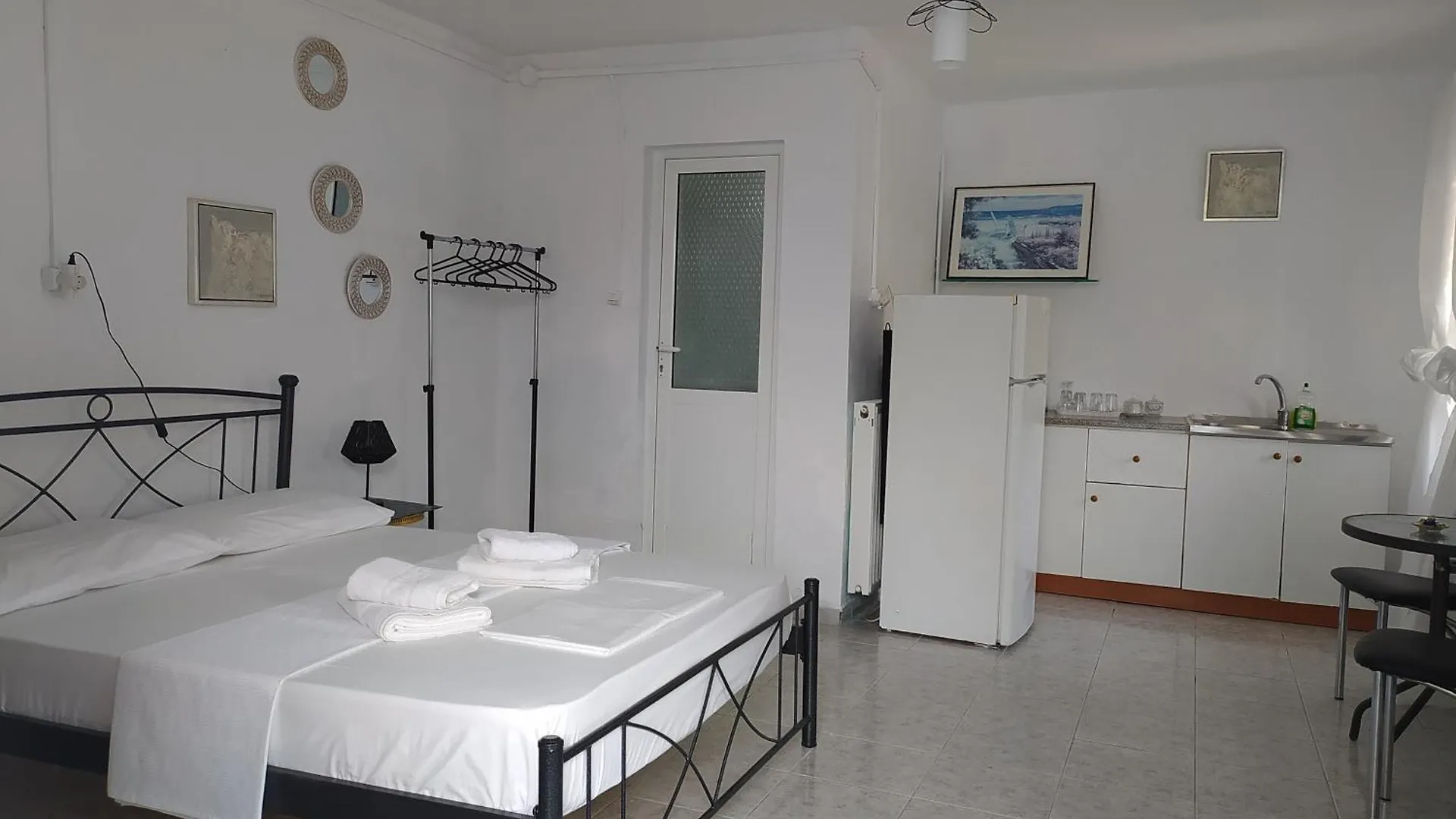 Retzos Rooms Himare 0*,