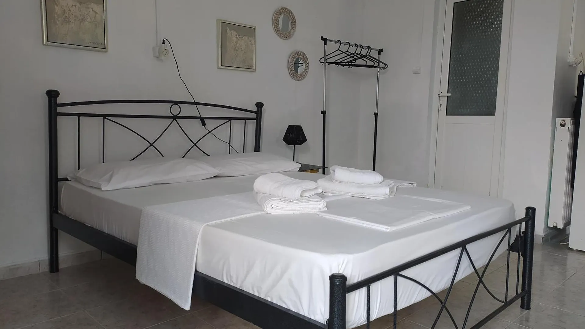 Retzos Rooms Himare Apartment