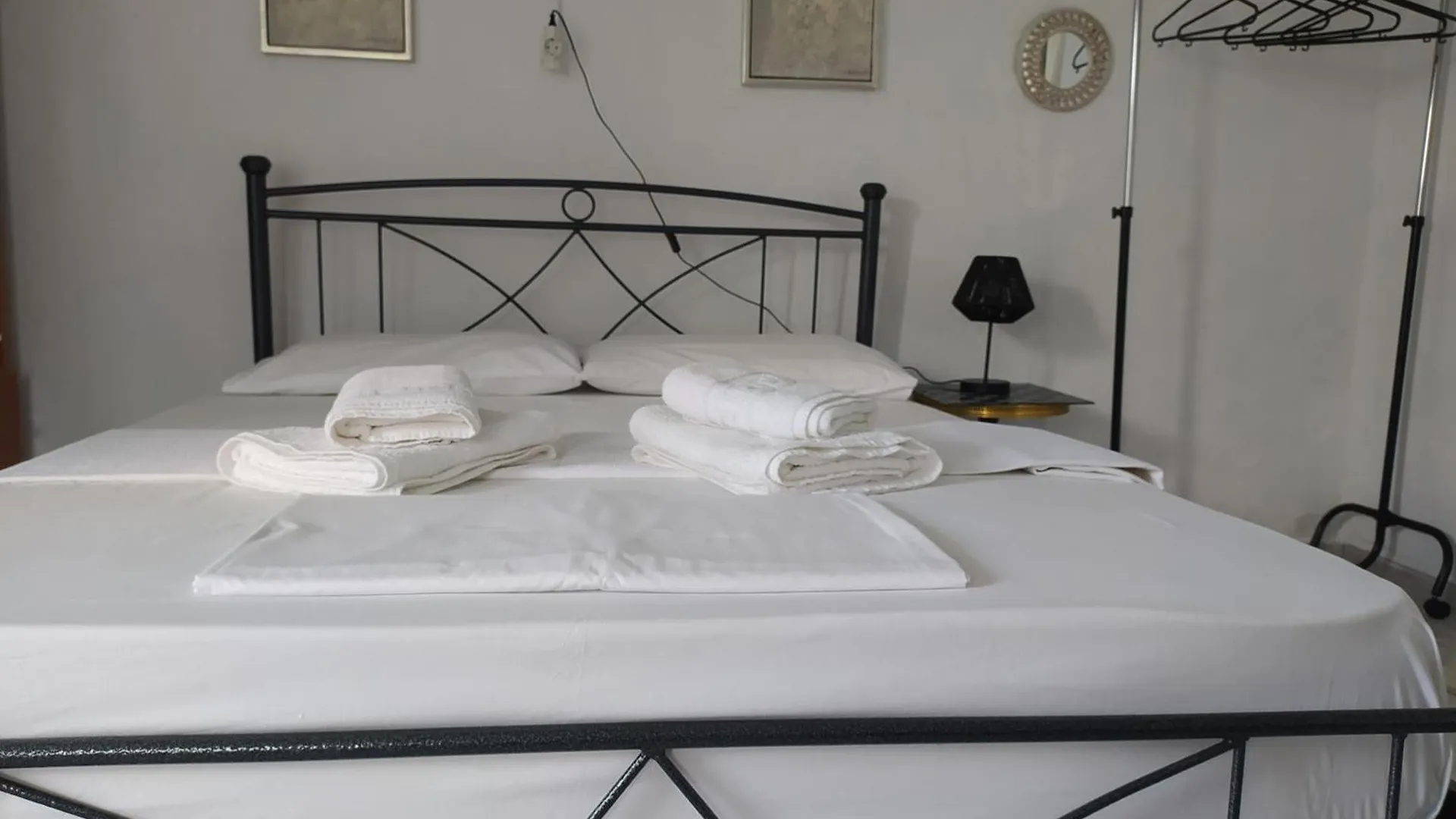 Apartment Retzos Rooms Himare